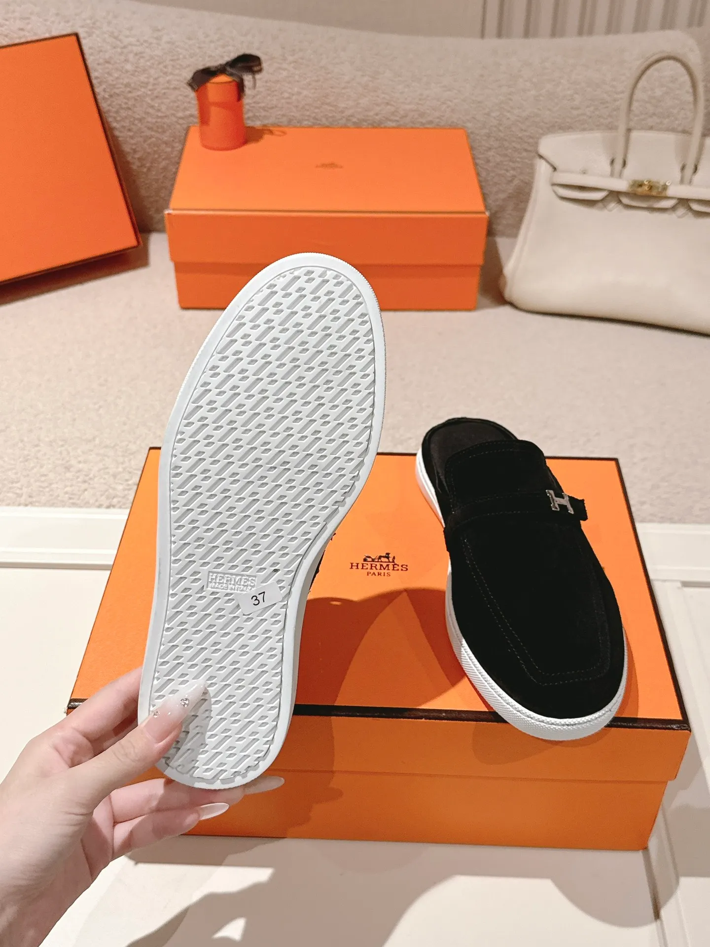 Men's men's shoes 💰560💰 Hermes 25ss new autumn and winter loafers, British retro design, classic and durable! Original reverse mold last, the ultimate 1:1 shape. Fabric: Cow suede/calfskin Lining: Imported sheepskin lining Outsole: Open-molded rubber sole Size: 35-45